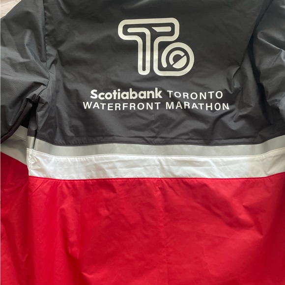 New Balance Windbreaker jacket - Picture 4 of 6